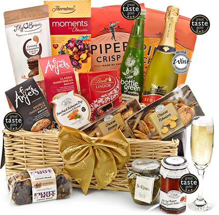 Housewarming Large Treats & Snack Share Basket With Sparkling Wine